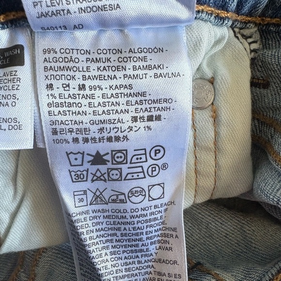 NWT- Levi's 569TM Loose Straight Shorts. Cut low- Waist - 30 - Picture 8 of 8